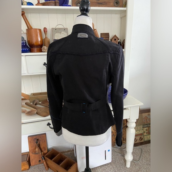 Oakley - Picture 2 of 4